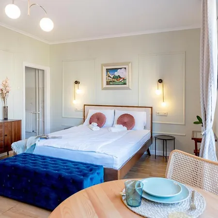 Ujbuda Rest With Air Condition And Balcony Διαμέρισμα *