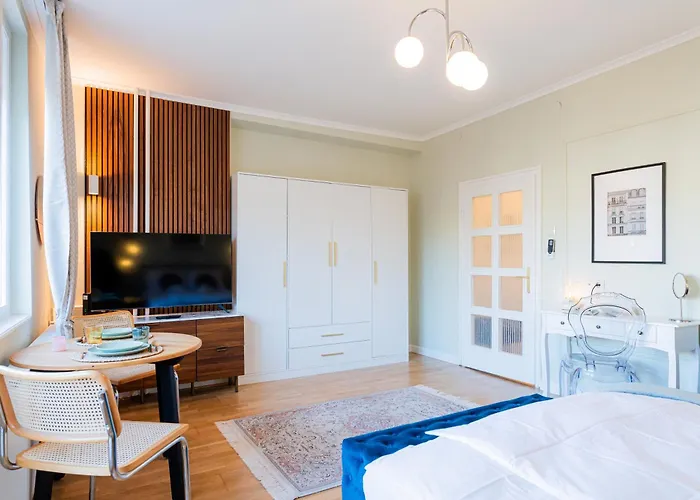 Ujbuda Rest With Air Condition And Balcony Apartament *