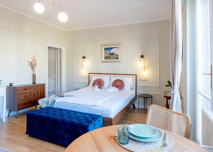 Ujbuda Rest With Air Condition And Balcony Apartament *